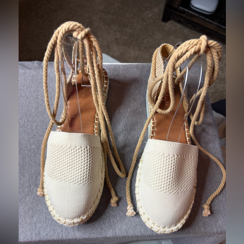 Crown Vintage Brialle Sandals - Size 8 - NWOT